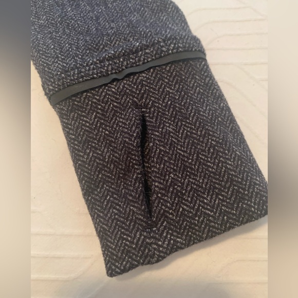 dark grey lululemon long sleeve shirt - Picture 2 of 10